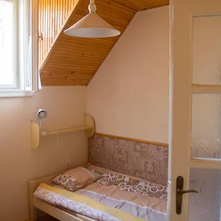Roza Apartman - Apartment Balatonfenyves