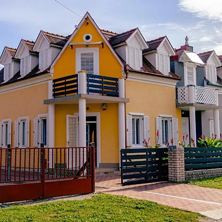 Roza Apartman - Balatonfenyves