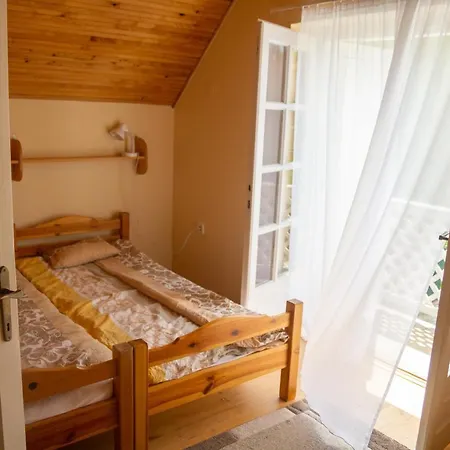 Roza Apartman - *
