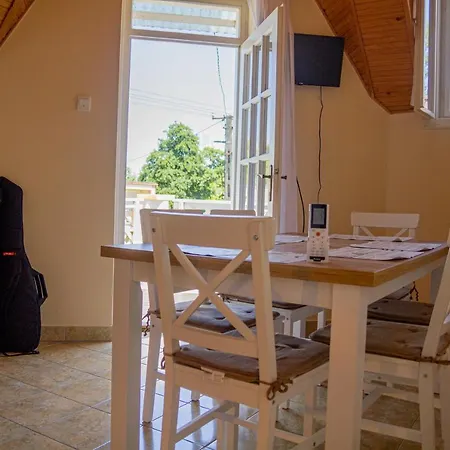 Roza Apartman - * Balatonfenyves