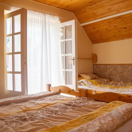 Roza Apartman - *