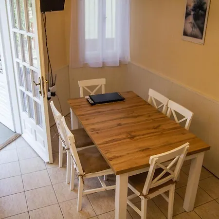 Διαμέρισμα Roza Apartman - *
